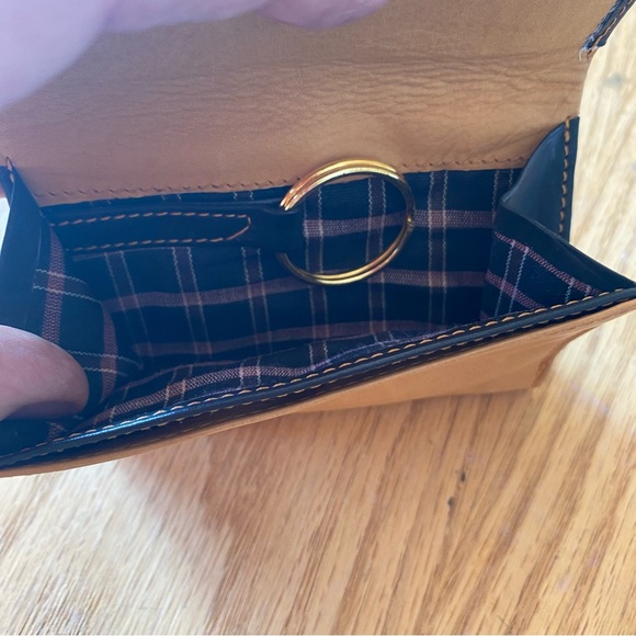 Leather trifold black/camel wallet EUC - Picture 3 of 9